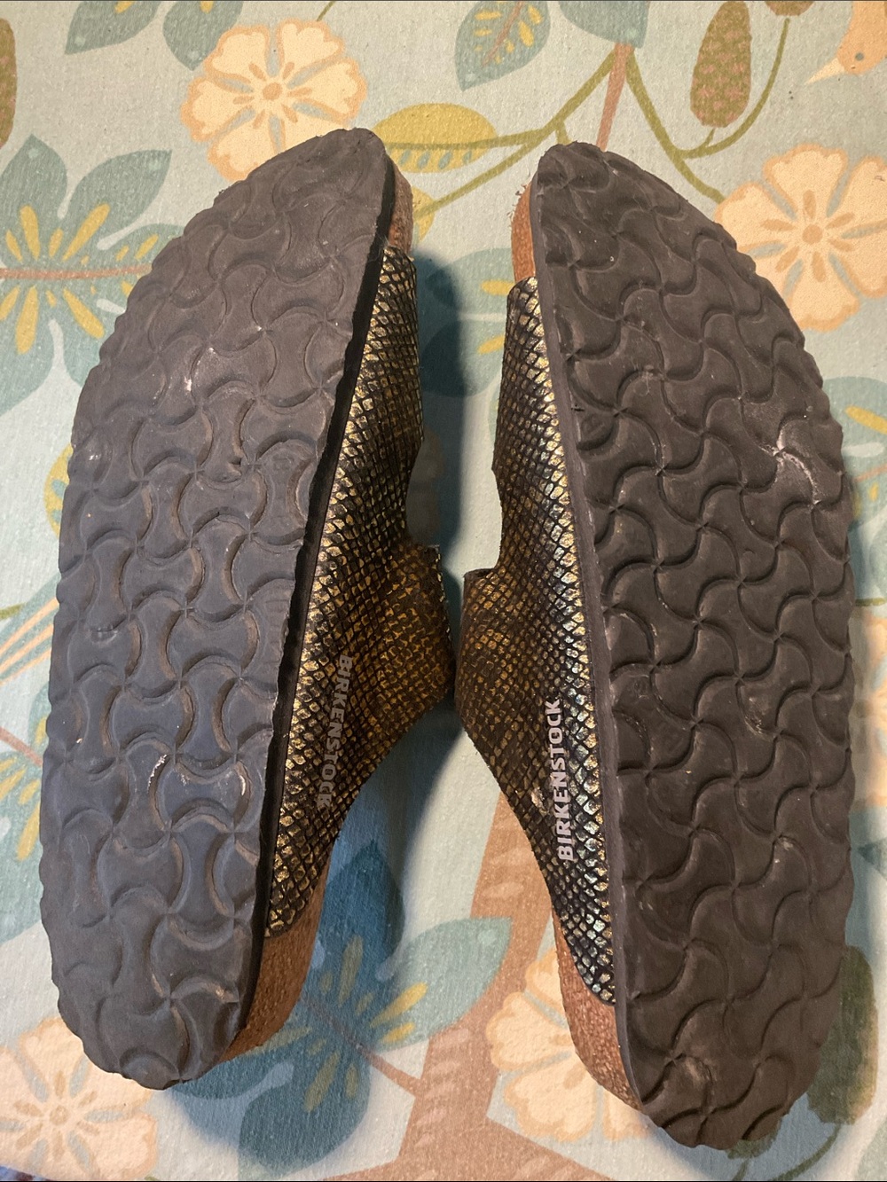 Birkenstock Arizona sandals, gold & black - Picture 6 of 6